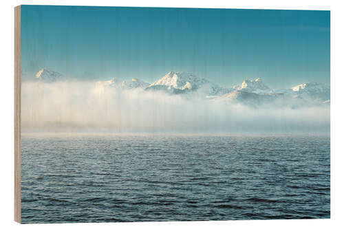 Holzbild Morgennebel am Hopfensee mit Bergen