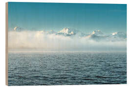 Holzbild Morgennebel am Hopfensee mit Bergen - Michael Helmer