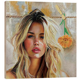 Holzbild Blonde Frau mit orangefarbener Blume