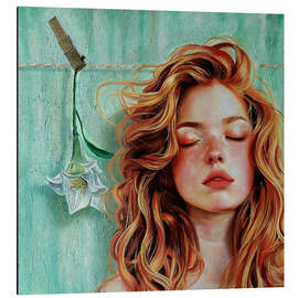 Alubild Schöne rothaarige Frau mit weißer Lilie - Simona Zecca