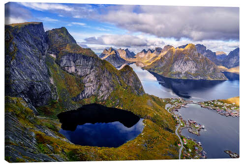 Canvas-taulu Reinebringen mountain and Reinefjord, Lofoten, Norway