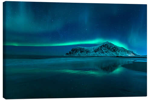 Lienzo Northern lights on a beach in Lofoten