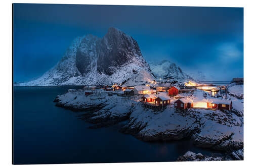 Alubild Verschneites Fischerdorf auf den Lofoten bei Nacht