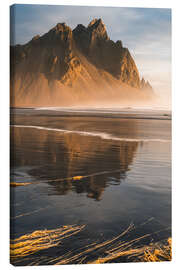 Obraz na płótnie Sunrise on the beach in Iceland