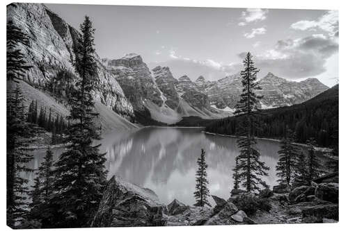 Leinwandbild Lake Moraine und Berggipfel, Kanada