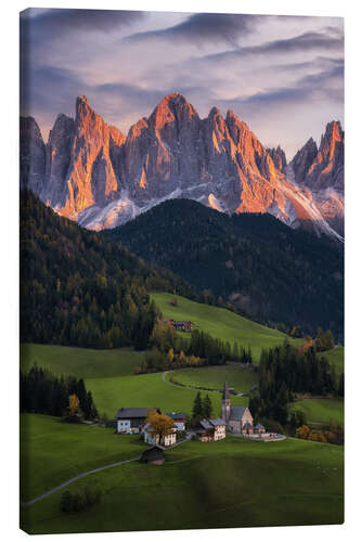 Tableau sur toile Santa Maddalena in the Dolomites at sunset
