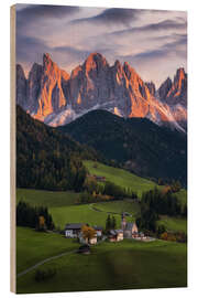 Holzbild St. Magdalena in den Dolomiten bei Sonnenuntergang - Martin Podt