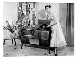 Hartschaumbild Frau posiert mit Plattenspieler, 1955