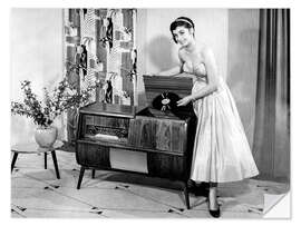 Wandsticker Frau posiert mit Plattenspieler, 1955