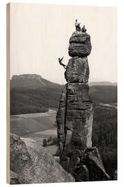 Cuadro de madera Mountaineer on the Barbarine rock needle, Saxon Switzerland, 1920s
