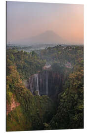 Cuadro de aluminio Waterfall and volcano, Indonesia - Matteo Colombo