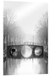 Akrylbillede Misty morning over a historic Amsterdam canal bridge - George Pachantouris