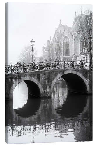 Leinwandbild Brücke an einem nebligen Morgen in Amsterdam