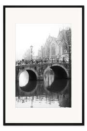 Gerahmter Kunstdruck Brücke an einem nebligen Morgen in Amsterdam