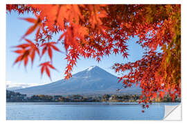 Wandsticker Rotes Herbstlaub am Kawaguchi See mit Berg Fuji - Jan Christopher Becke