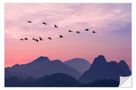 Wandsticker Vogelflug über den Bergen