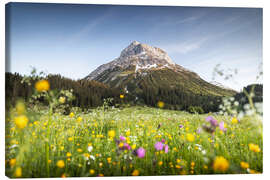 Lienzo Omeshorn in Lech with flowers - Lucas Tiefenthaler