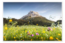 Kunstwerk Omeshorn in Lech with flowers - Lucas Tiefenthaler