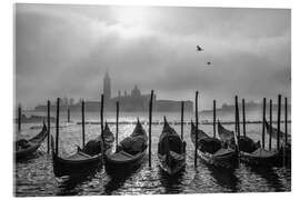 Tableau en verre acrylique Gondolas and church in a foggy day, Venice, Italy - Matteo Colombo
