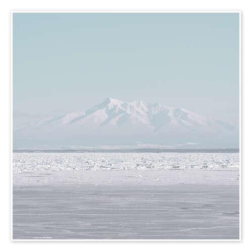 Poster Snow-covered mountain in Japan in front of a sea of ice