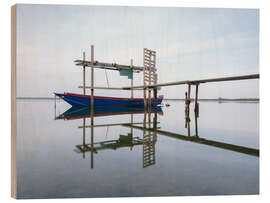 Holzbild Fischerboot am Steg an einem See, Italien - Philipp Dase