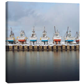 Lienzo Colourful Japanese fishing boats in winter storage - Philipp Dase