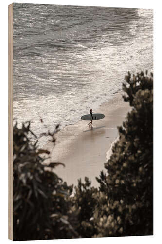 Quadro de madeira Surfer with surfboard at the beach