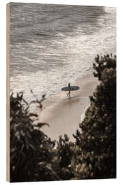 Quadro de madeira Surfer with surfboard at the beach - Matteo Colombo