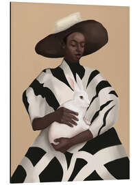 Alubild Frau in Streifen hält ein weißes Kaninchen - Branka Kodžoman