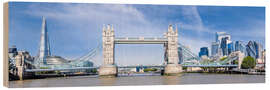 Holzbild Tower Bridge zwischen Londons Hochhäusern - Melanie Viola
