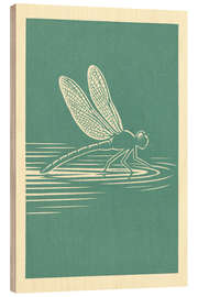Holzbild Libelle, die über Wasser gleitet