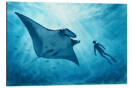Alubild Freitaucher schwimmt mit einem riesigen Mantarochen - Natalie Bruns