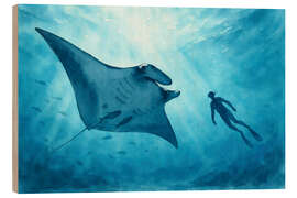 Holzbild Freitaucher schwimmt mit einem riesigen Mantarochen - Natalie Bruns
