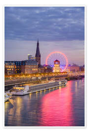 Wandbild Riesenrad in der Düsseldorfer Altstadt am Abend - Michael Valjak