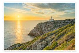 Plakat Golden light at the Faro de Capdepera in Mallorca - Michael Valjak